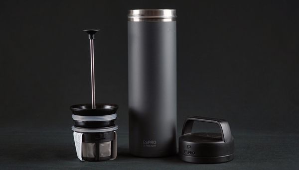 Travelmug & mobiler Coffeemaker des kanadischen Herstellers ESPRO für bis zu 300 ml perfekt extrahierten Kaffee oder Tee dank extra klarer Filtration mit Doppelmikrosieb
